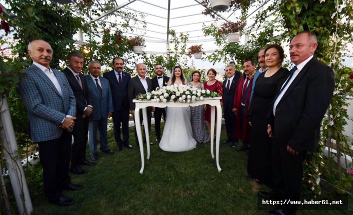 Bakan Turhan’da en özel imza!