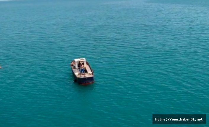 Trabzon’da denizin ortasında mahsur kalanları böyle kurtarmışlar