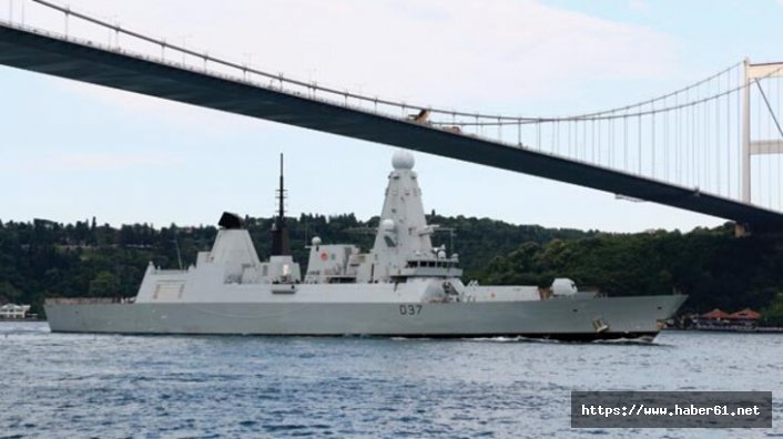 İngiliz savaş gemisi İstanbul Boğazı'ndan geçti!