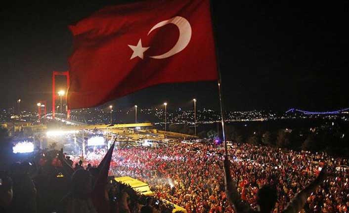 Ünlülerden 15 Temmuz paylaşımları...