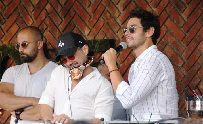 Doğulu çaldı, Belevi eğlendi!