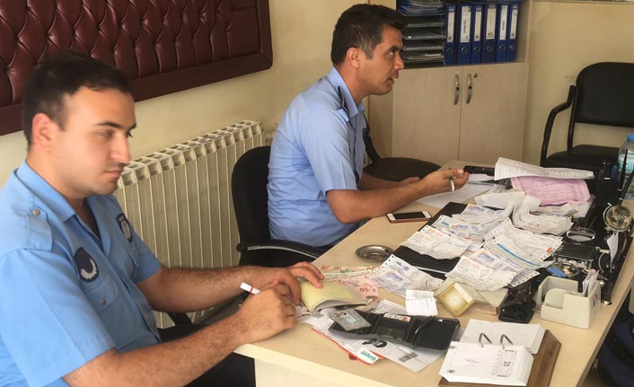 'Yolda kaldım' diyerek bilet aldırıp, dolandırdı