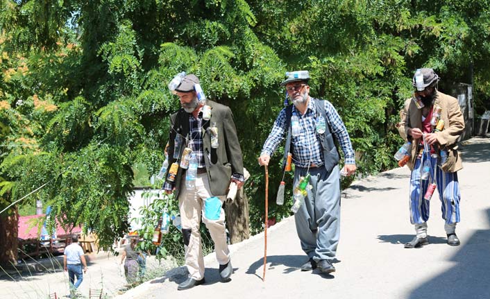 Çevre kirliliğine dikkat çekmek için ilginç bir yöntem denediler