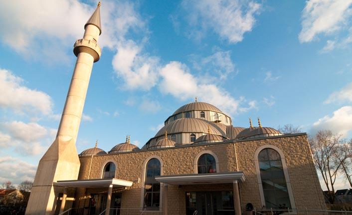 Almanya'da camiye bomba ihbarı!