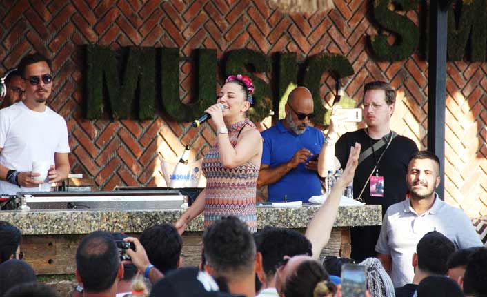 Merve Özbey’ den şaşırtan aşk açıklaması!