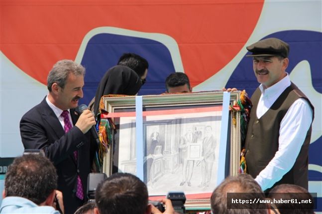 Bakan Soylu Ağasar kıyafetini giydi, şenliğe katıldı 