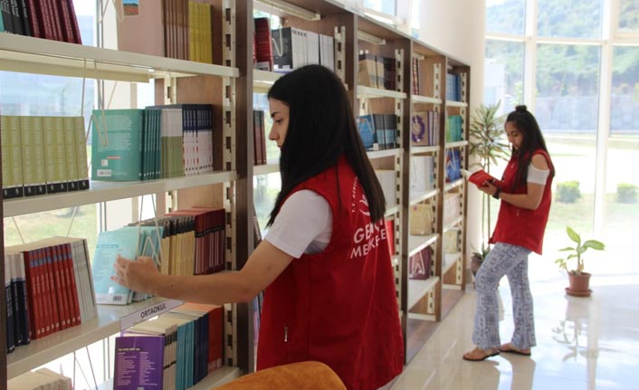 Trabzon üniversite öğrencileri iş başı yaptı