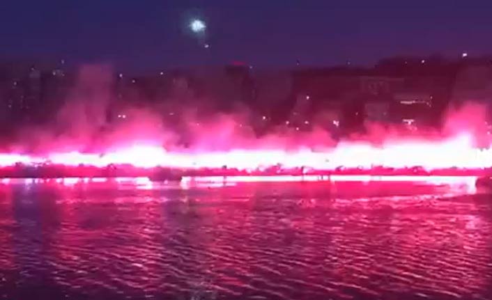 Trabzonspor taraftarlarından meşale şov