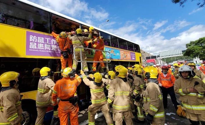 Trafik kazası: 77 yaralı