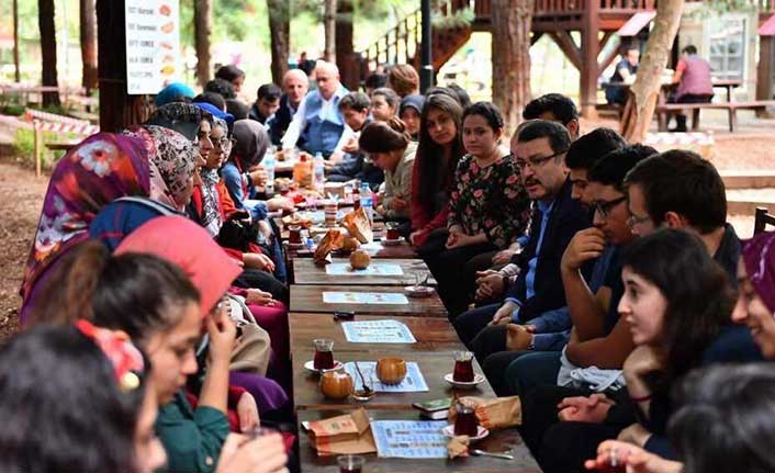 Çiçeklerle donatılan Ekopark bir başka güzel