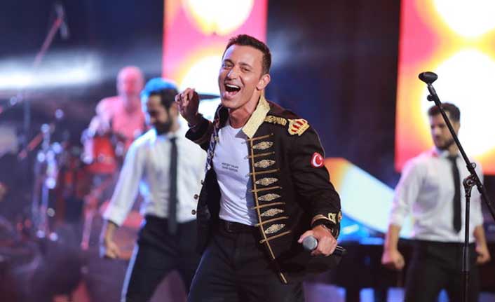 Sandal, eski sevgilisine övgüler yağdırdı