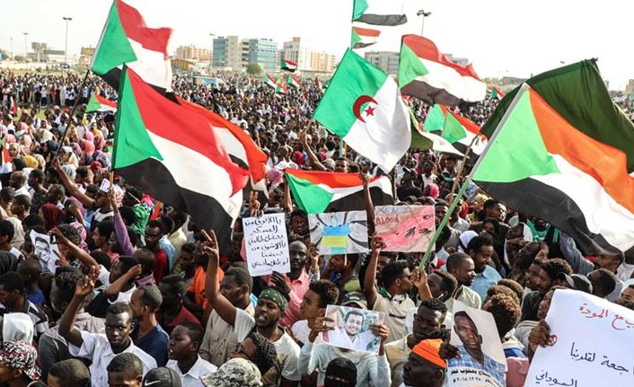 Sudan'da asker ve muhalefet ortak yönetimde uzlaştı