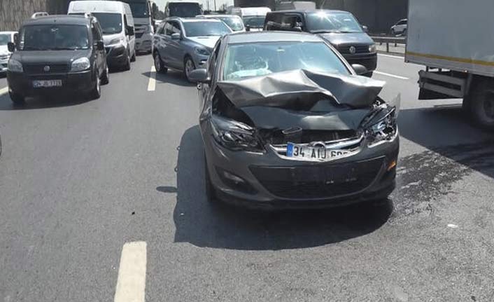 Karşıdan karşıya geçmeye çalışan yayaya araç çarptı