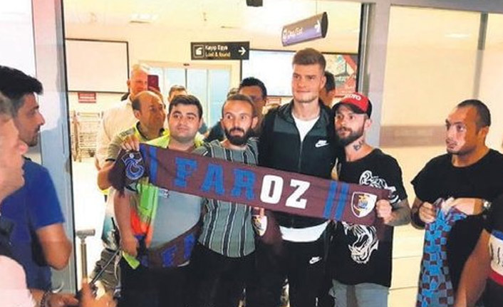 Sörloth Trabzonspor taraftarına hayran kaldı