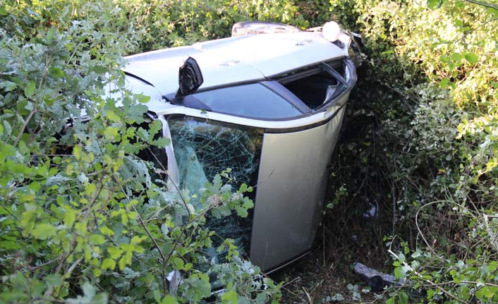 Kocaeli'de otomobil şarampole yuvarlandı. 6 Ağustos 2019