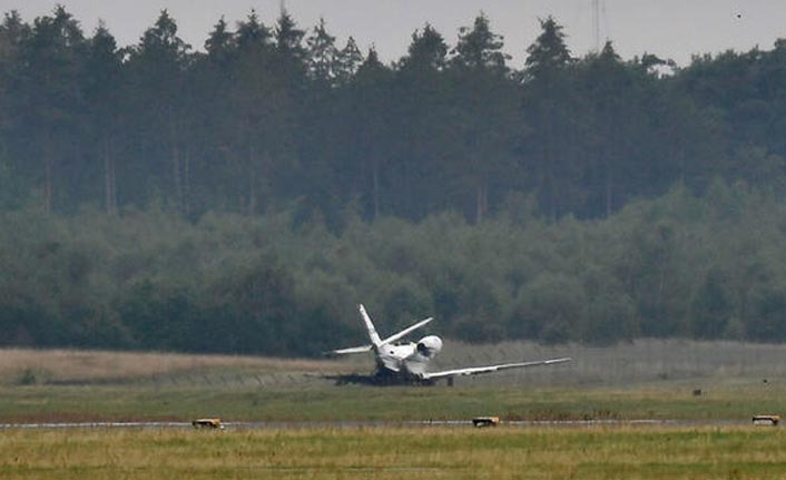 Ünlü popçunun jeti alev aldı!