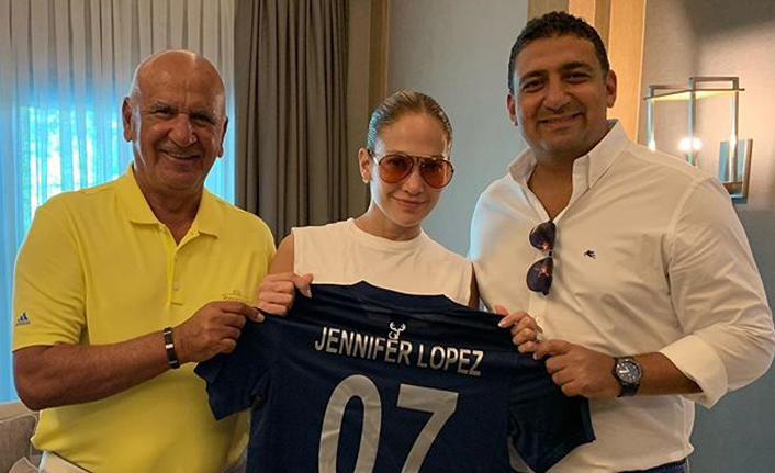 Jennifer Lopez'e Türkiye haritalı Antalyaspor forması
