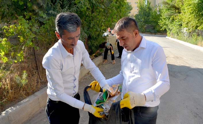 Başkan Karaman, temizlik çalışmalarına katıldı