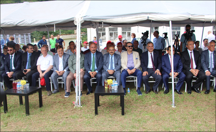 Trabzon'da örnek bahçede ekonomik fındık hasadı töreni yapıldı