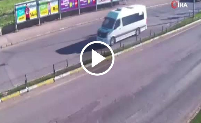 Makas attı önündeki minibüse çarptı