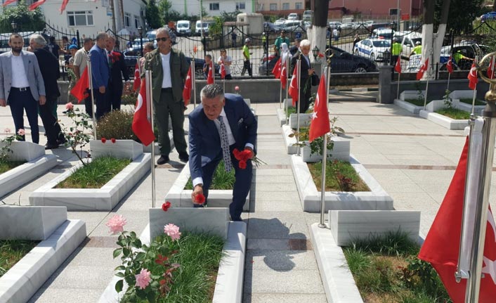 Örs, bayram ziyaretlerine şehitlikten başladı