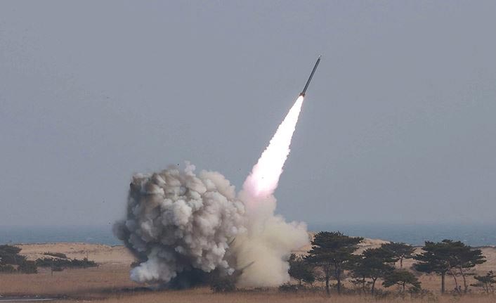 Kuzey Kore’den Doğu Denizi’ne iki balistik füze denemesi