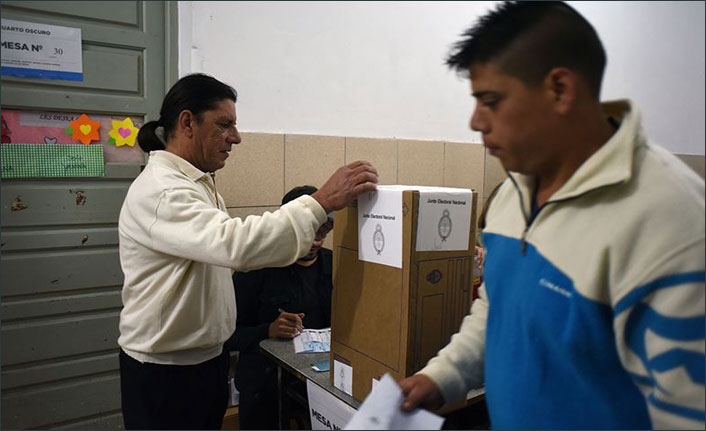 Arjantin halkı ön seçimler için sandık başında