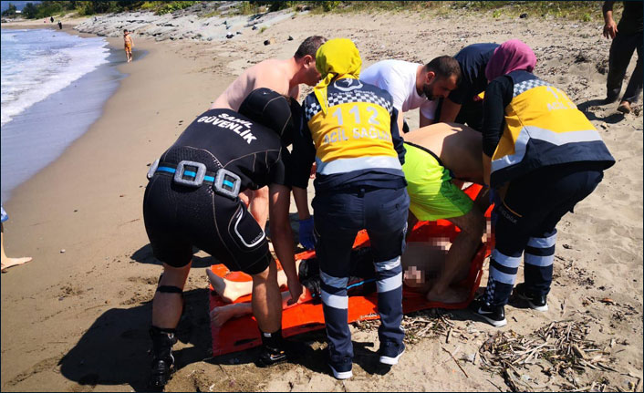 Sürmene’de serinlemek için denize giren genç boğuldu!