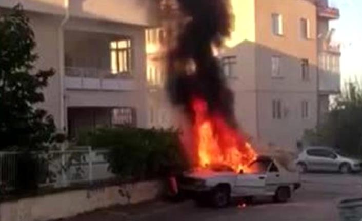 Duvara çarpan otomobil alev topuna döndü