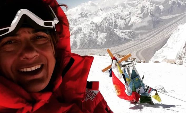 Kadın sporcu 7 bin 10 metre'de Türk Bayrağı'nı dalgalandırdı