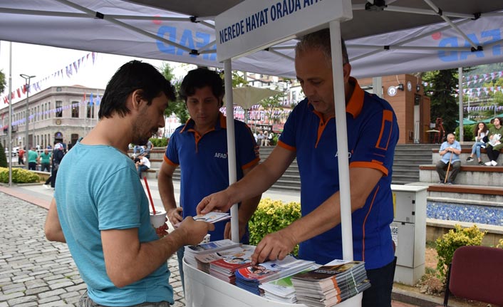 AFAD Trabzon'da vatandaşları bilgilendiriyor