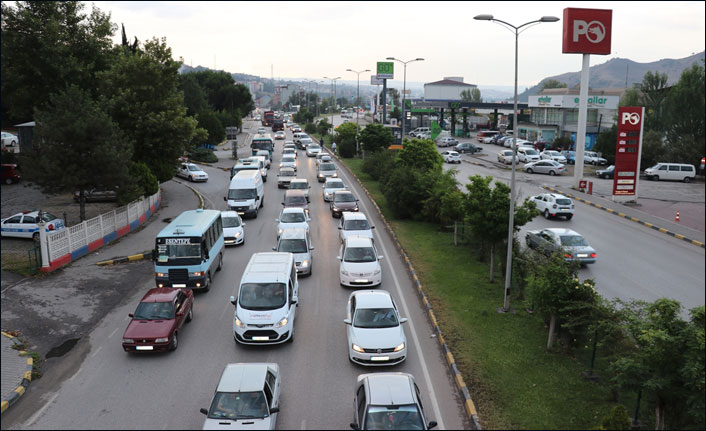 Karadeniz'den dönen tatilciler Karabük'te yoğunluk oluşturdu