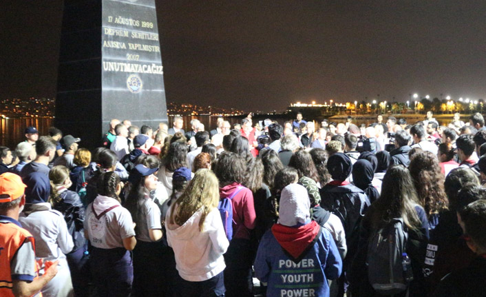 Deprem şehitlerinin acısı dinmiyor