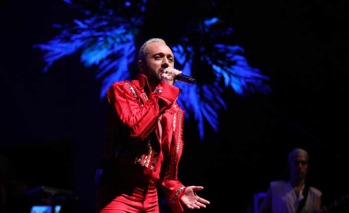 Mabel Matiz  Çeşme’de hayranlarıyla buluştu