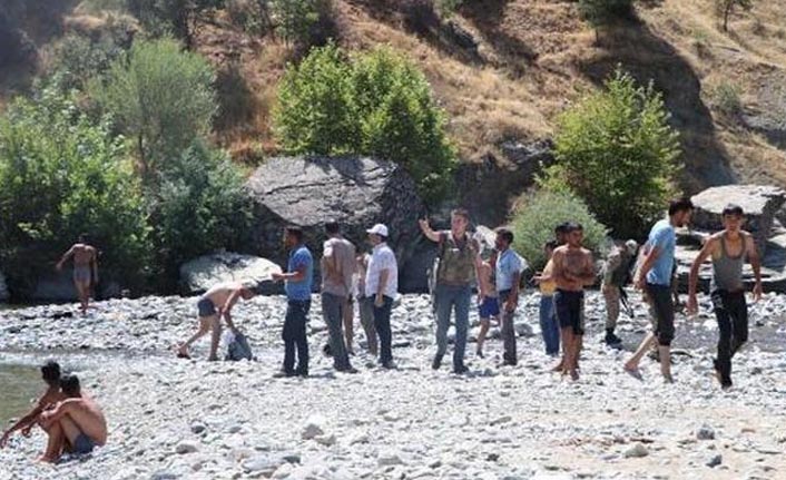 Ablasını kurtarmak isterken boğuldu!