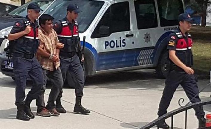 Sahte kimlikle yakalandı!