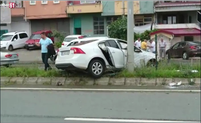Trabzon'da kaza - Direğe çarparak durabildi