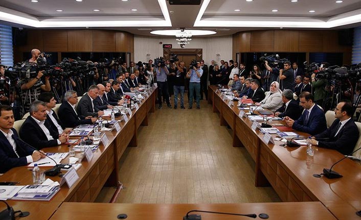 Hükümet, memur ve memur emeklisine yeni zam teklifinde bulundu