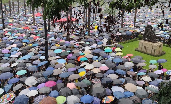 Twitter ve Facebook'tan Hong Kong operasyonu