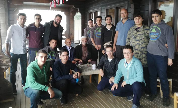 Trabzon'da gençlerden Mehmet ve Rıdvan dedeye yayla sürprizi