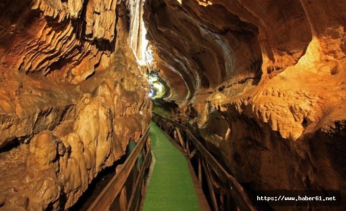 Çal Mağarası yabancı turistlerin ilgi odağı
