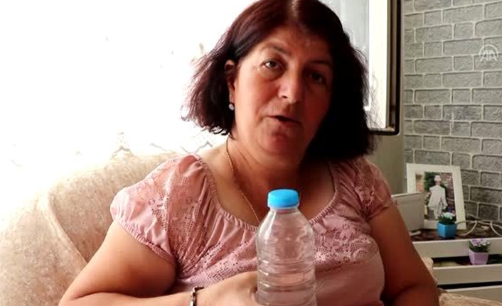 Cep telefonu beklediği kargodan su şişesi ve çay çıktı