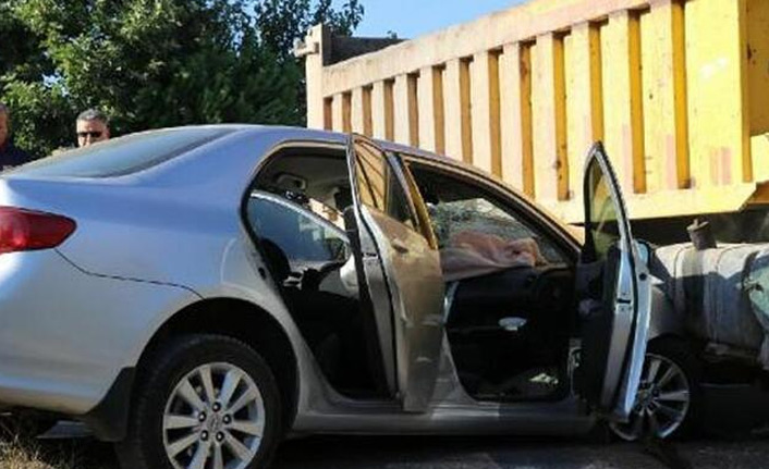 Kamyonla otomobil çarpıştı!