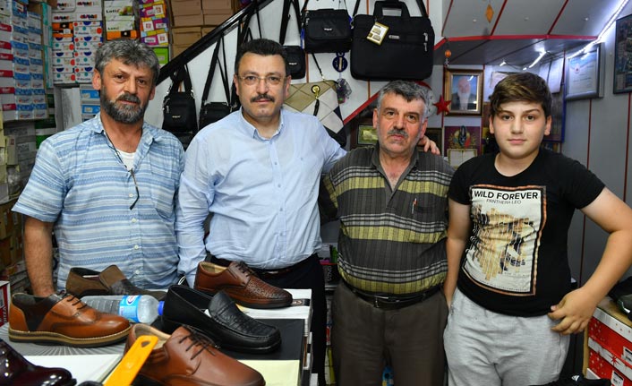 Genç ile esnafın fındık sohbeti!