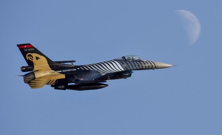 Of'ta Solo Türk gösterisi nefes kesti