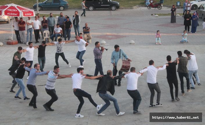 "Sağdıç gecesi" geleneği düğünleri renklendiriyor 
