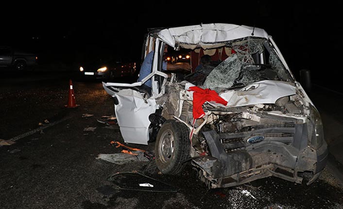 Düğün dönüşü feci kaza! Çok sayıda yaralı var