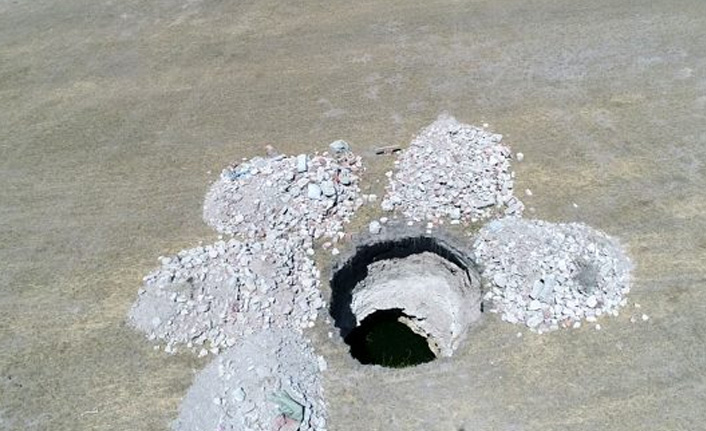 Mahalledeki obruklar korkutuyor!