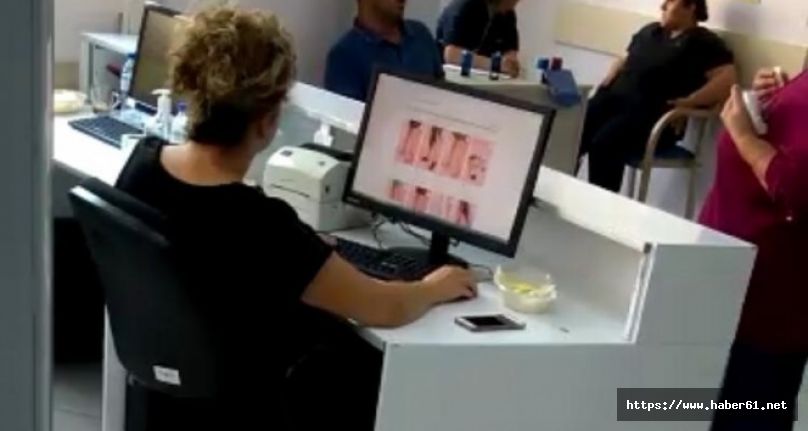 Hastalar sırada görevli alışveriş sitesinde