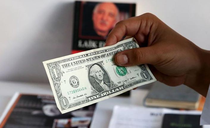 FETÖ'cüler kitap arasına 179 bin dolar saklamış